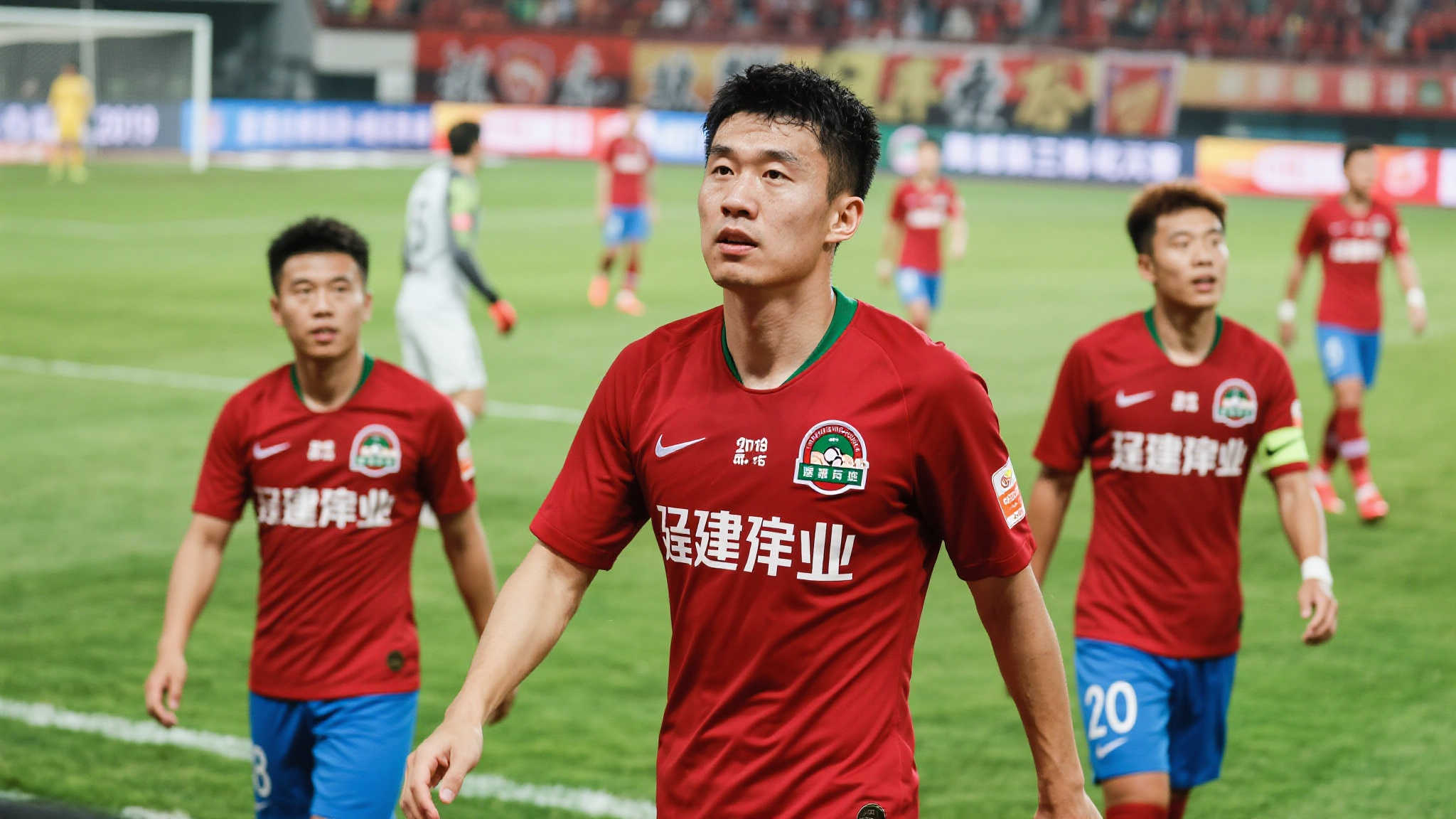 再把焦点转移至此役失利方。在许多中国足球拥趸眼里，